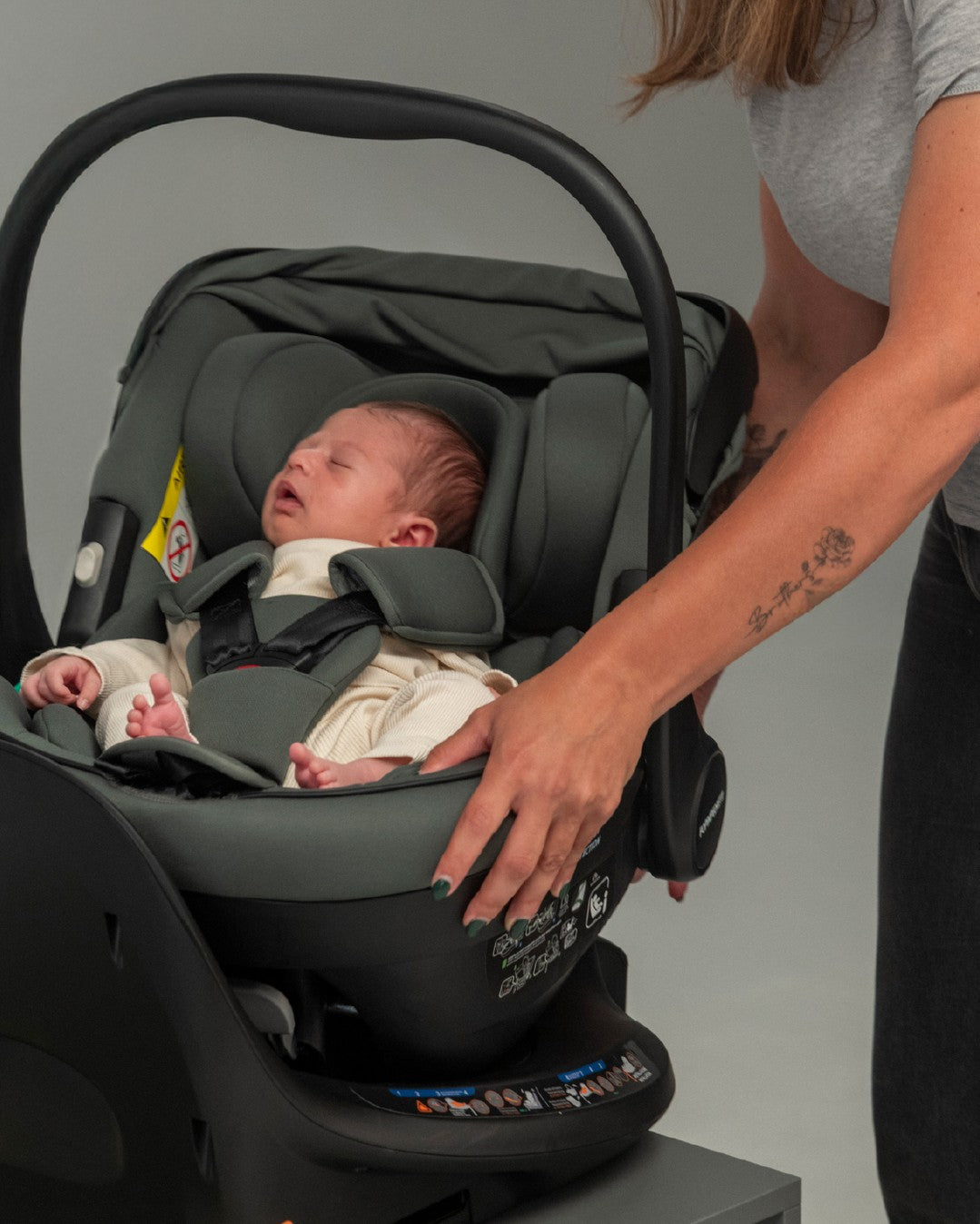 Комплект столче за кола Foppapedretti 3 в 1 Disk Grow i-Size + база Disk i-Size + столче Disk Infant i-Size